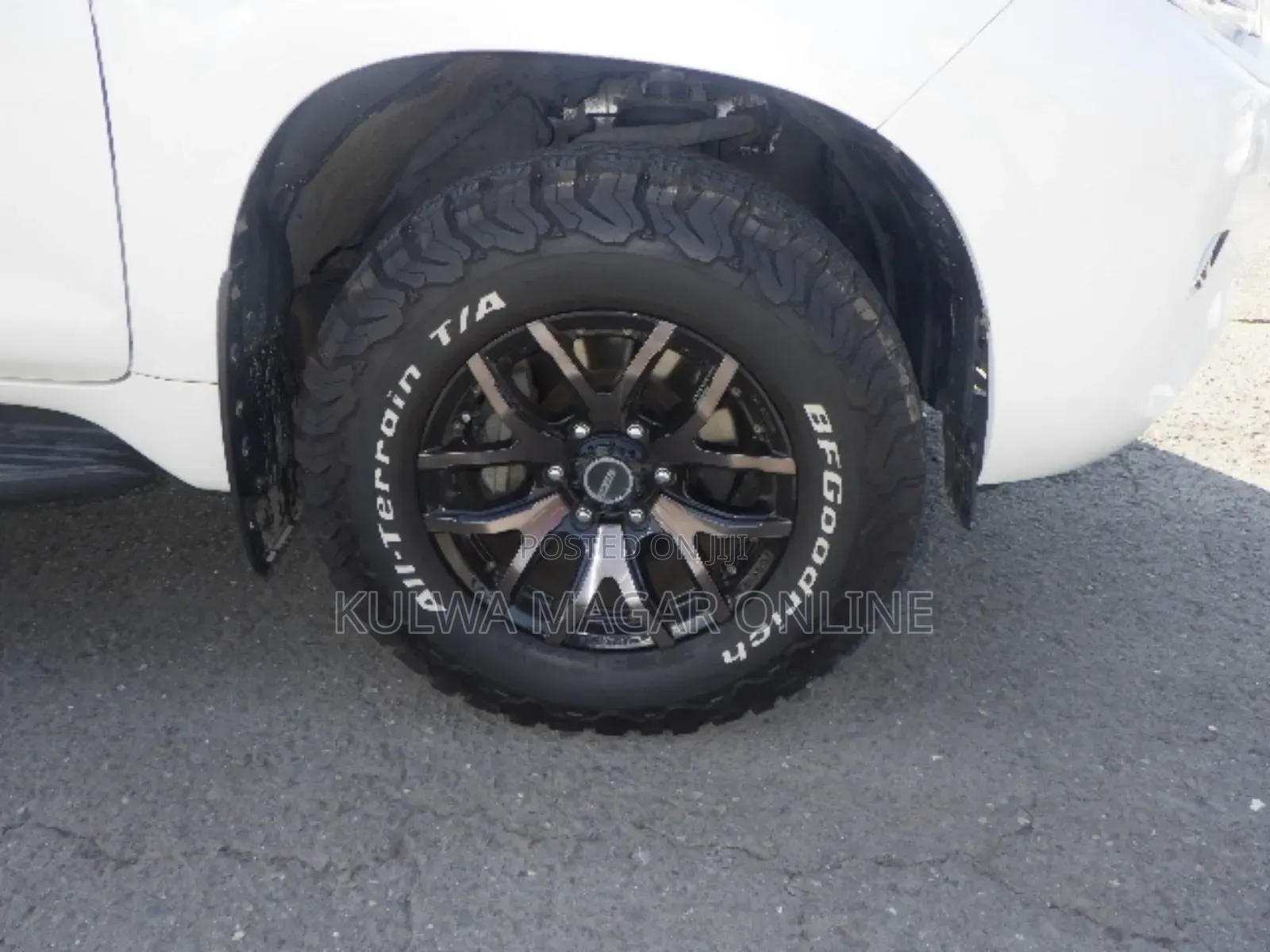 Toyota Land Cruiser 1999 White