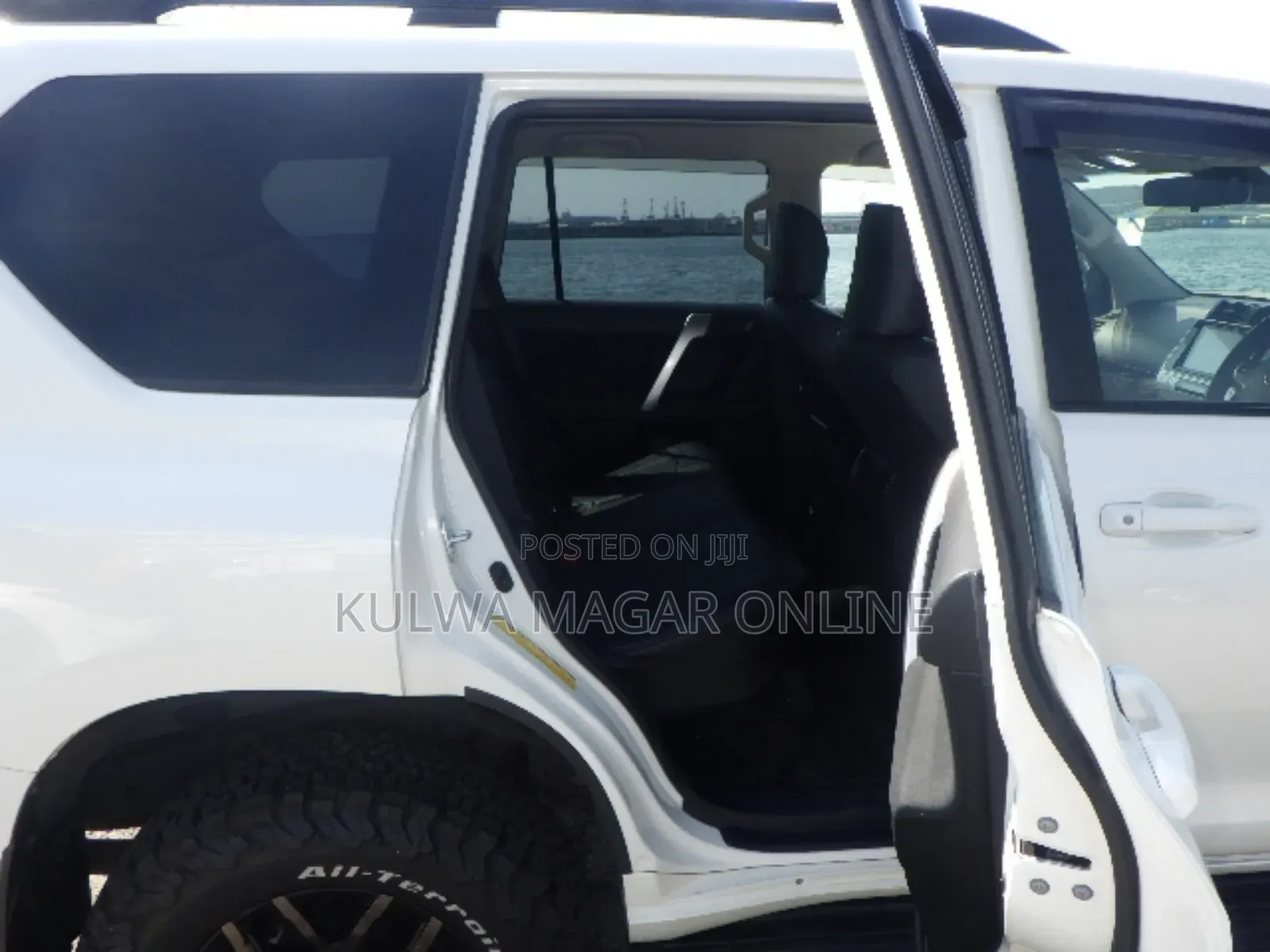 Toyota Land Cruiser 1999 White