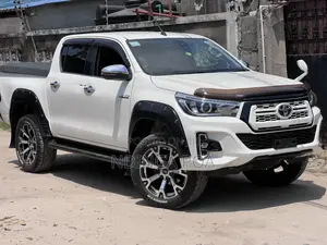 Photo - Toyota Hilux 2019 White