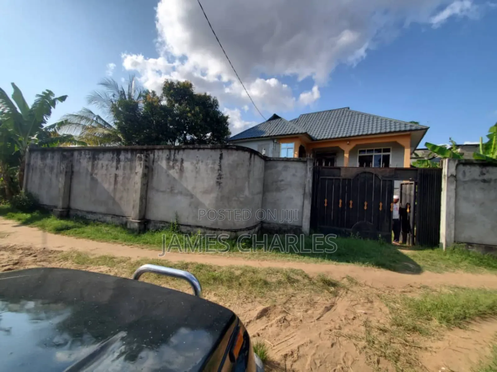 5bdrm House in Buza Abiola, Temeke for sale