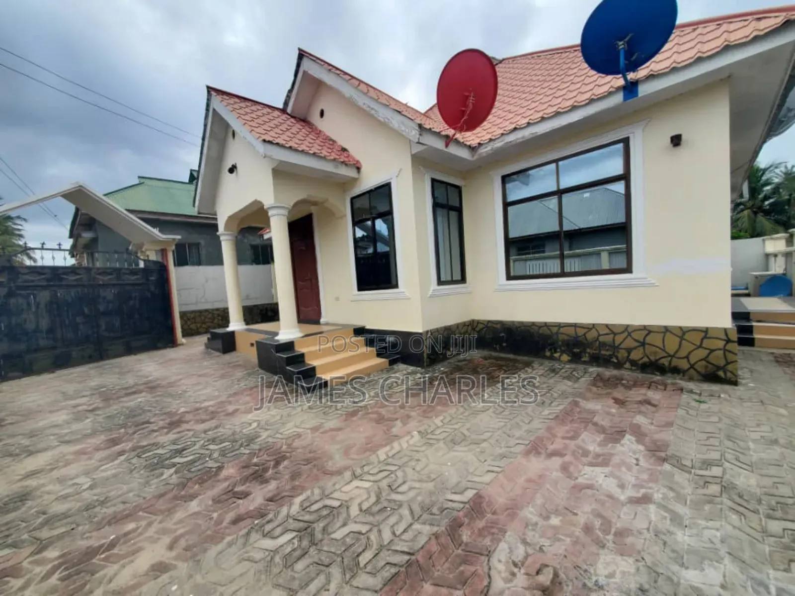 5bdrm House in Buza Abiola, Temeke for sale