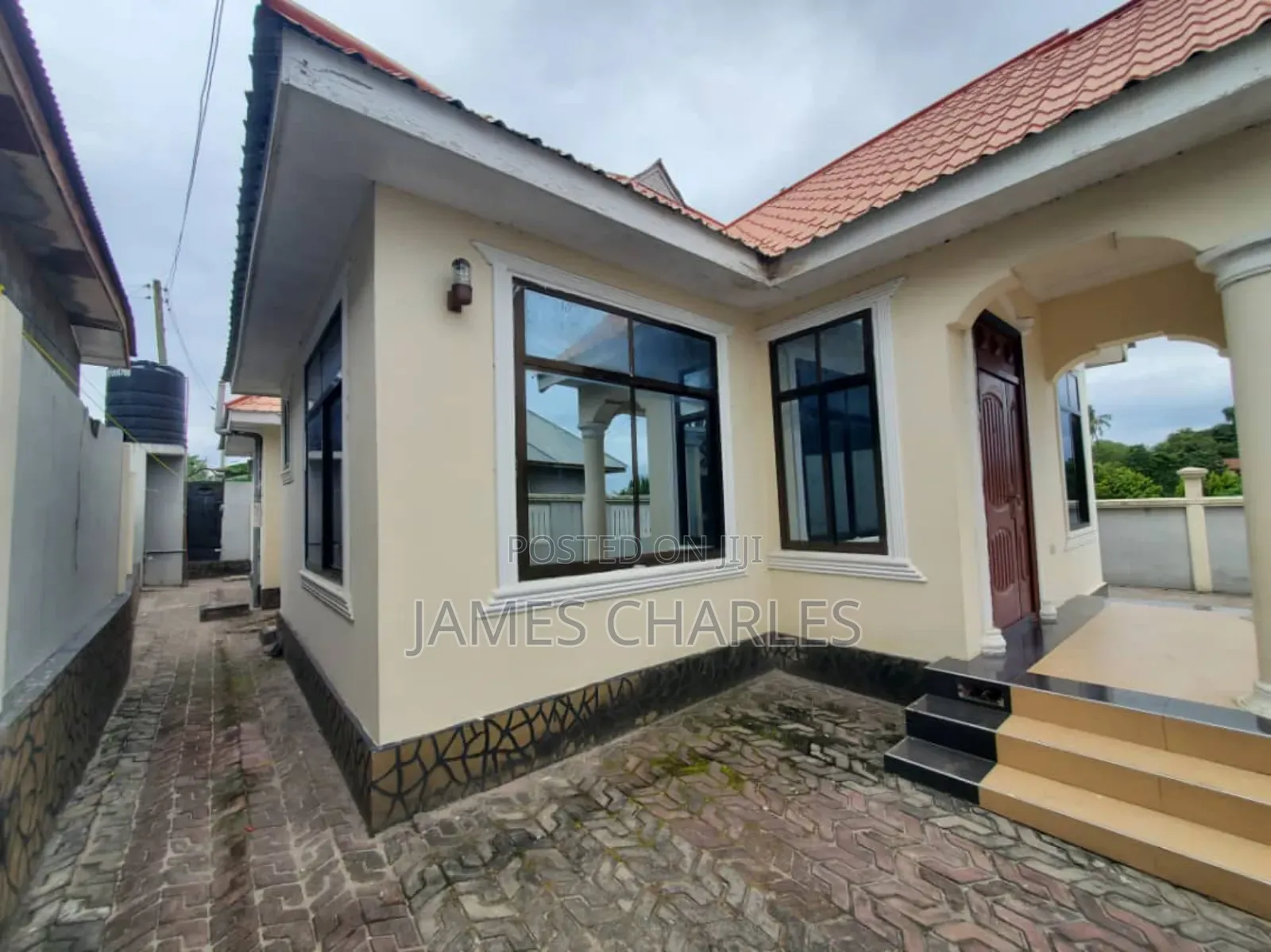 5bdrm House in Buza Abiola, Temeke for sale