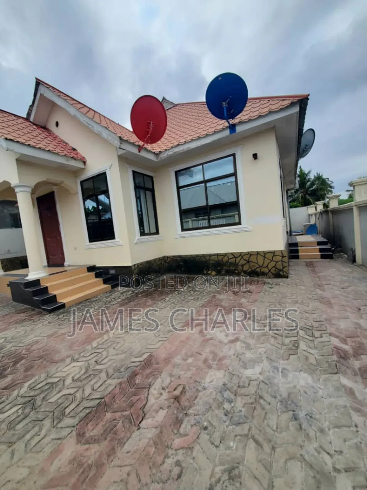 5bdrm House in Buza Abiola, Temeke for sale
