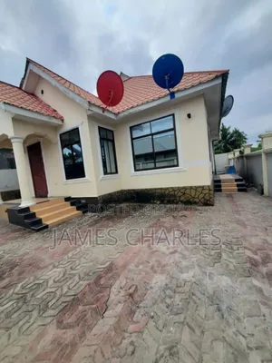5bdrm House in Buza Abiola, Temeke for sale