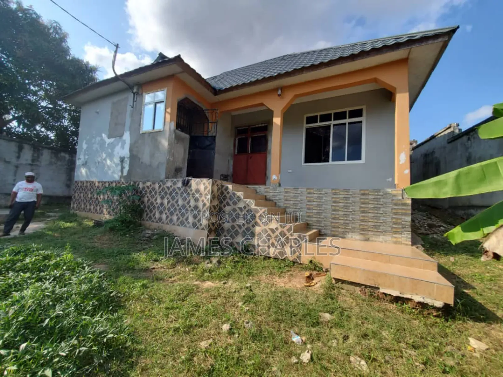 5bdrm House in Buza Abiola, Temeke for sale