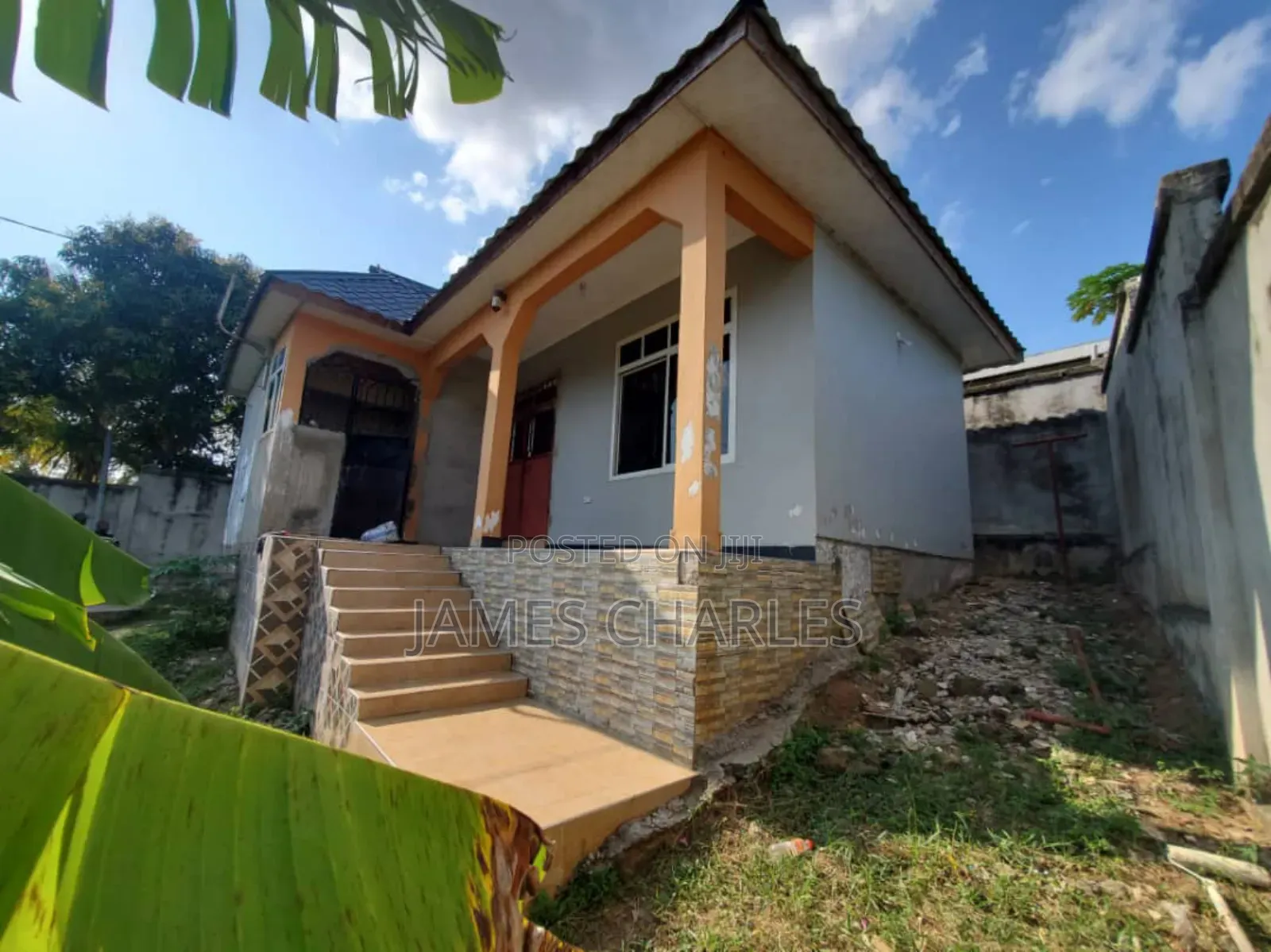 5bdrm House in Buza Abiola, Temeke for sale