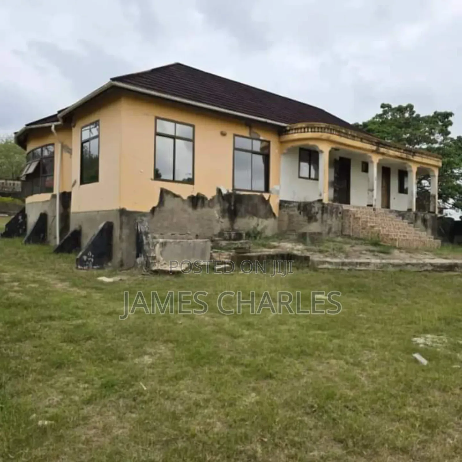 5bdrm House in Buza Abiola, Temeke for sale