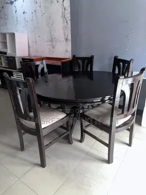 Nauza Dinning Table