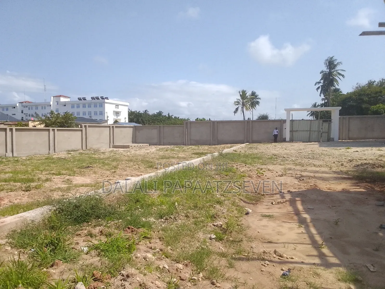 3bdrm House in Dalalipapaatzseven, Kinondoni for sale