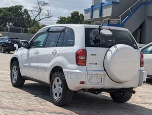 Toyota RAV4 1.8 2005 Pearl