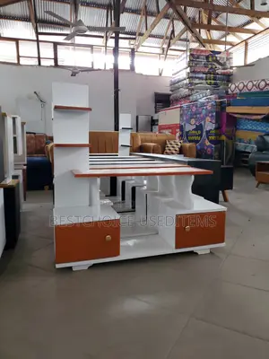Show Case Mpya Kabisa Zipo Tayari Na Nyingi Sana