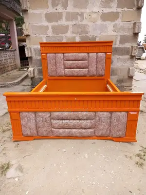 Sofa Bed 5/6 Na Urembo Wa Mbao Ngumy Pemben Za Kisasa Mno