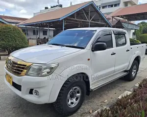 Toyota Hilux 2.5 D-4D 4X4 SRX 2012 White
