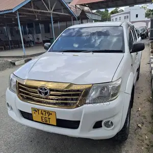 Toyota Hilux 2.5 D-4D 4X4 SRX 2012 White