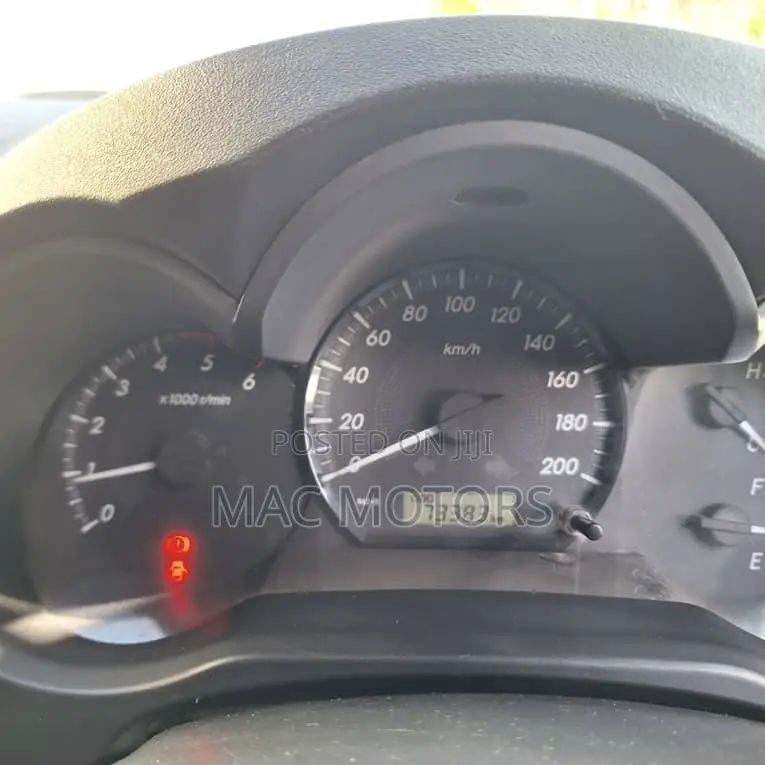 Toyota Hilux 2.5 D-4D 4X4 SRX 2012 White
