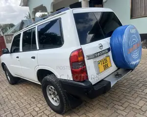 Nissan Patrol 2009 White