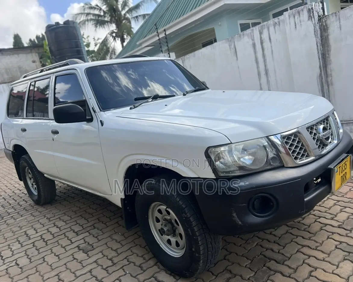 Nissan Patrol 2009 White