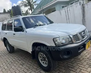 Nissan Patrol 2009 White
