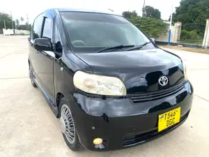 Toyota Porte 2005 Black