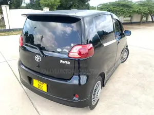 Toyota Porte 2005 Black