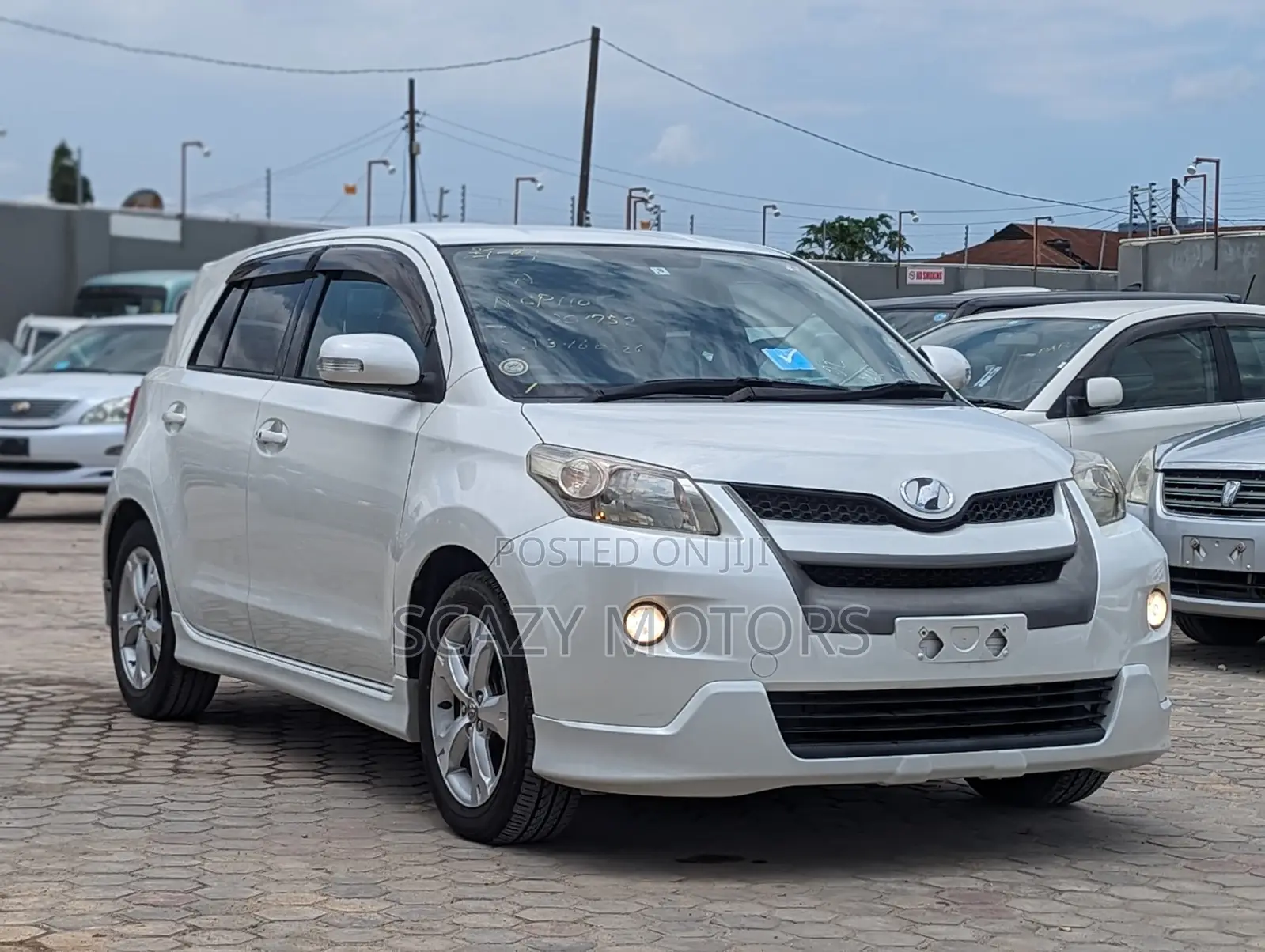 Toyota IST 2009 Off white