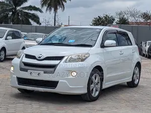 Toyota IST 2009 Off white