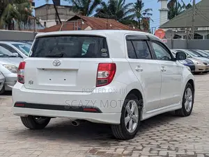 Toyota IST 2009 Off white