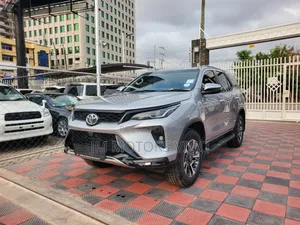 Toyota Fortuner 2.8 D AWD 2023 Silver