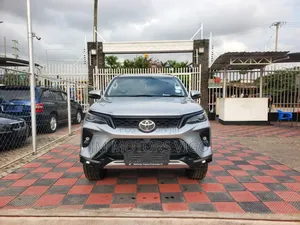 Toyota Fortuner 2.8 D AWD 2023 Silver