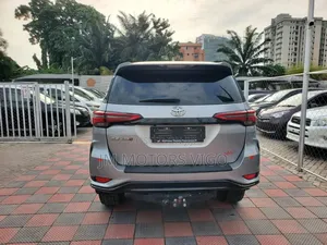 Toyota Fortuner 2.8 D AWD 2023 Silver