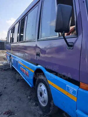 Mitsubishi Fuso Rosa 2000 Blue