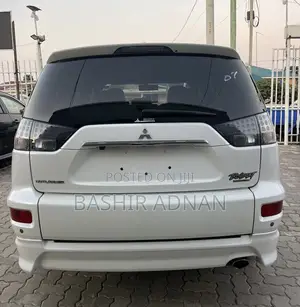 Mitsubishi Outlander 2011 White