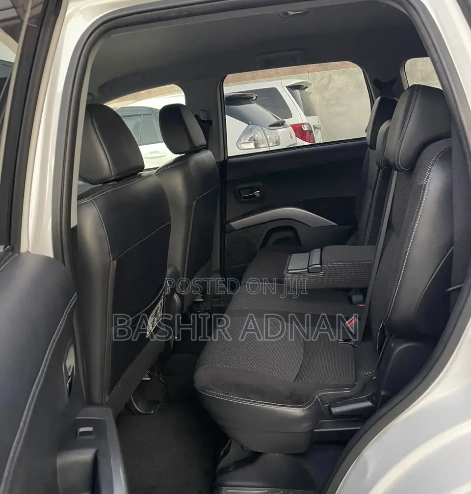 Mitsubishi Outlander 2011 White