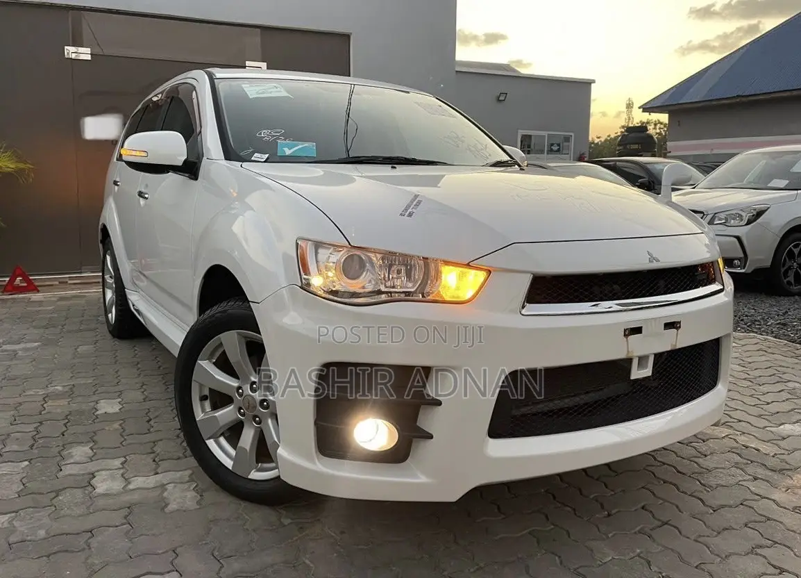 Mitsubishi Outlander 2011 White