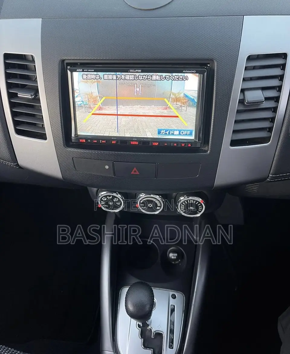 Mitsubishi Outlander 2011 White