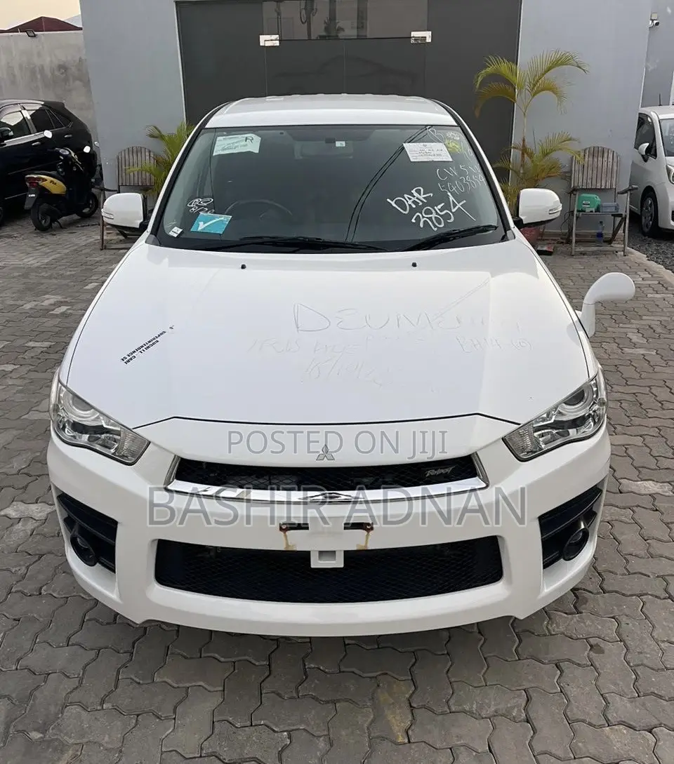 Mitsubishi Outlander 2011 White