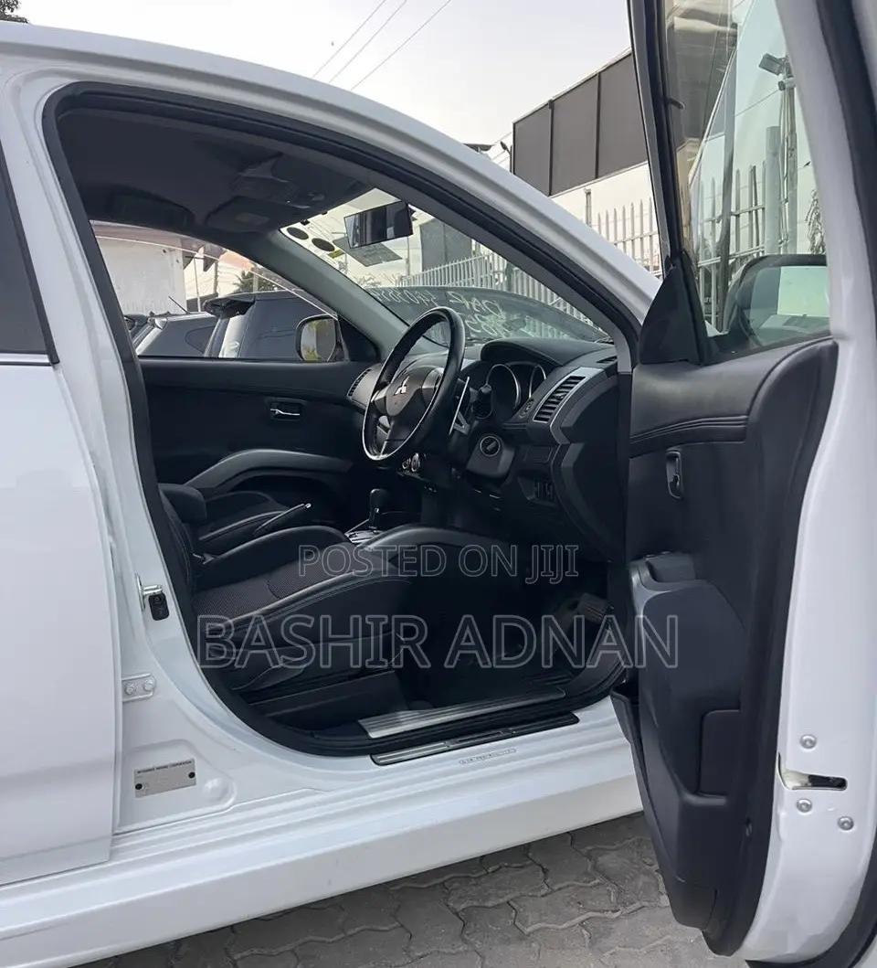 Mitsubishi Outlander 2011 White