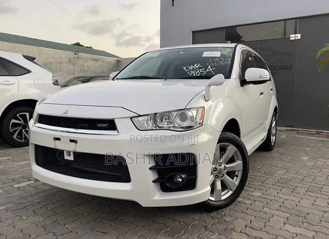 Mitsubishi Outlander 2011 White