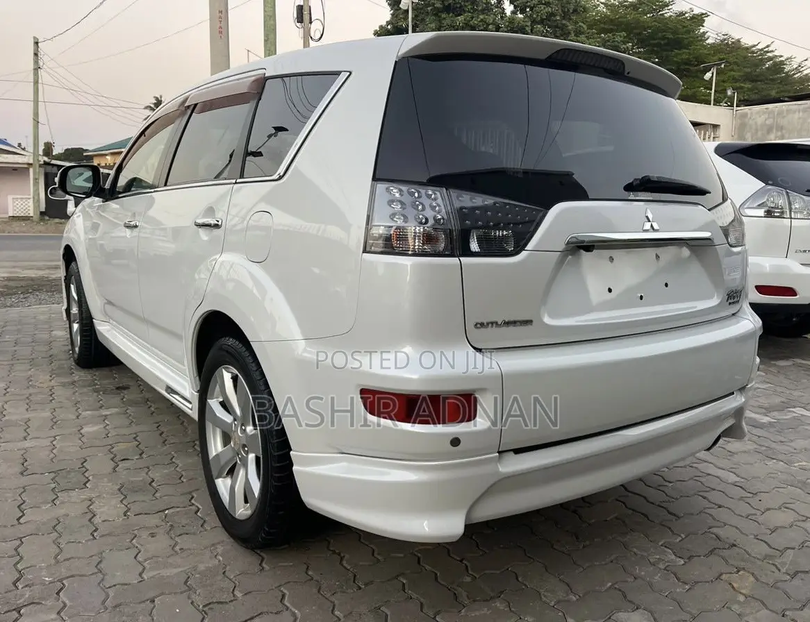 Mitsubishi Outlander 2011 White