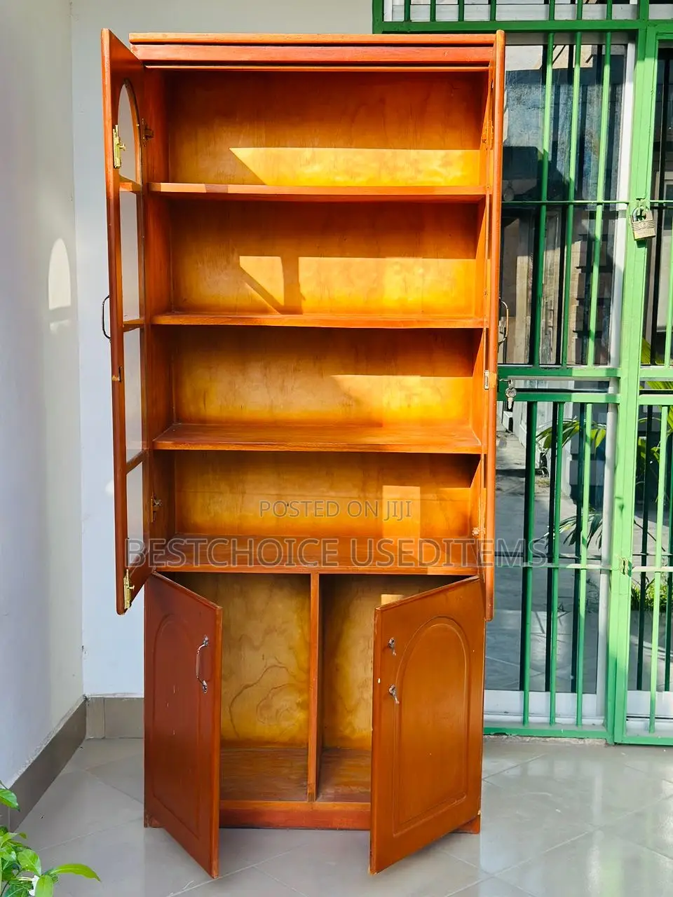 Kabati La Vyombo Mbao Ngumu Zuri Mno Used Clean