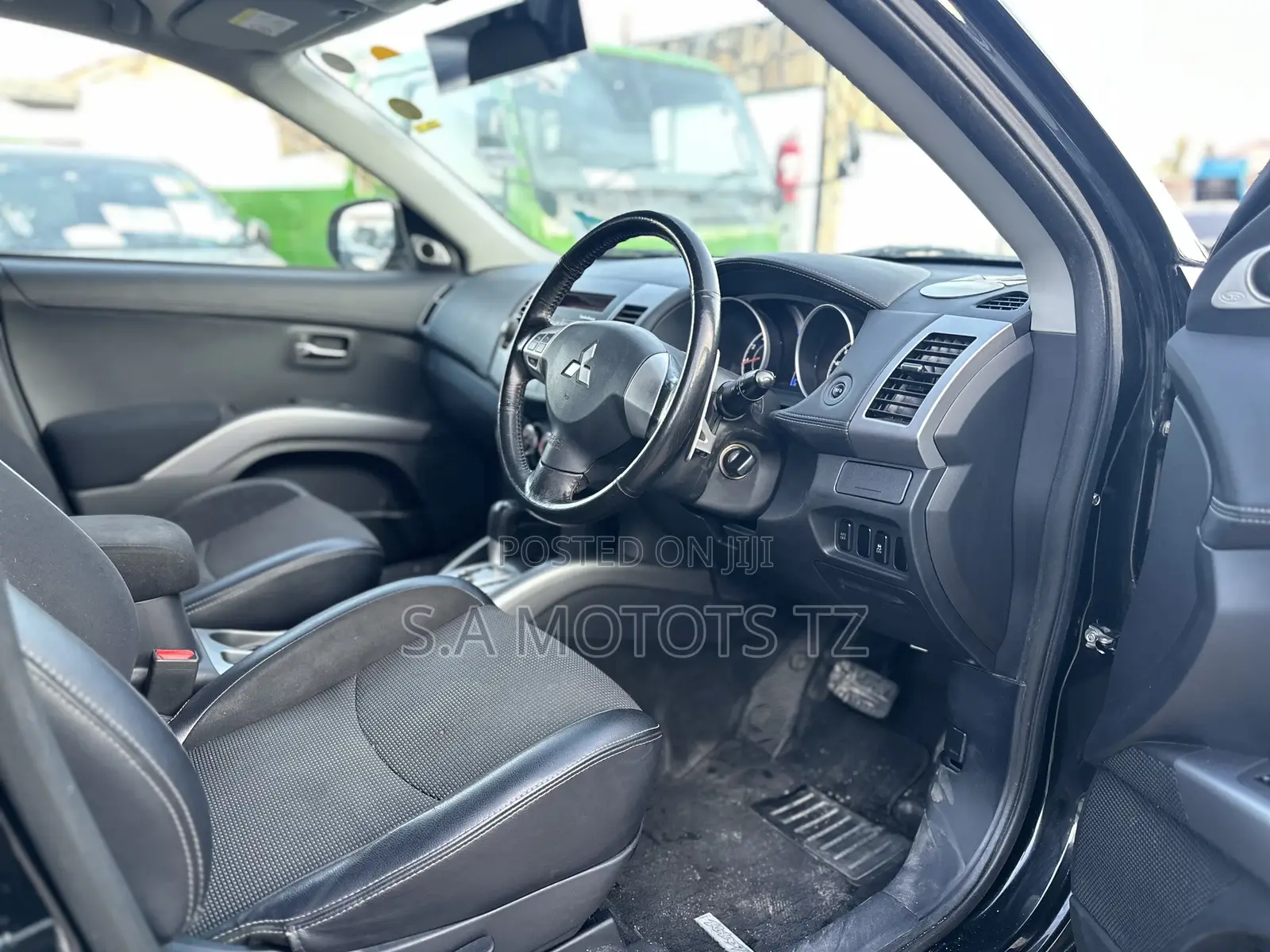 Mitsubishi Outlander XLS 2011 Black