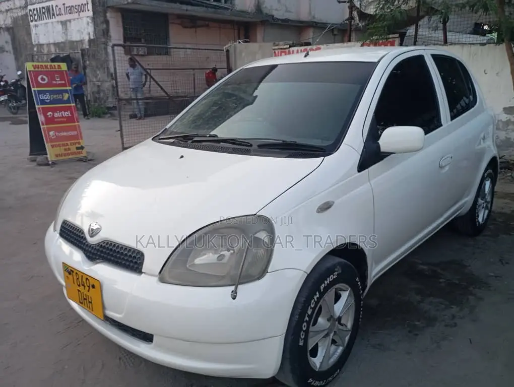 Toyota Vitz 2003 White