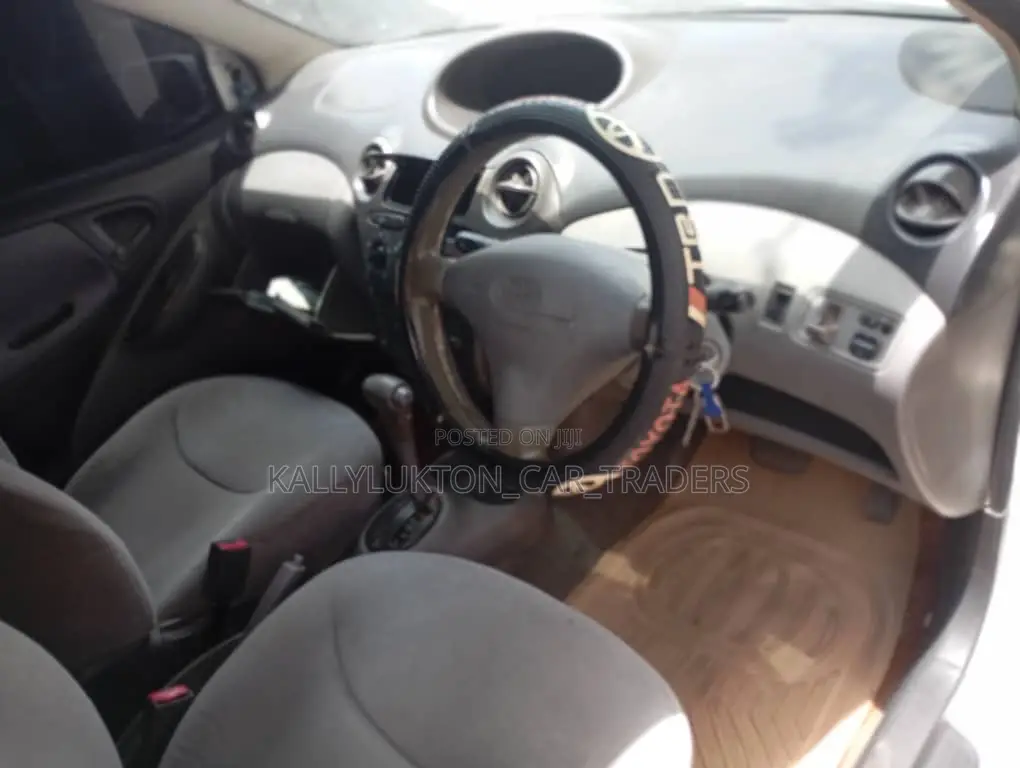 Toyota Vitz 2003 White