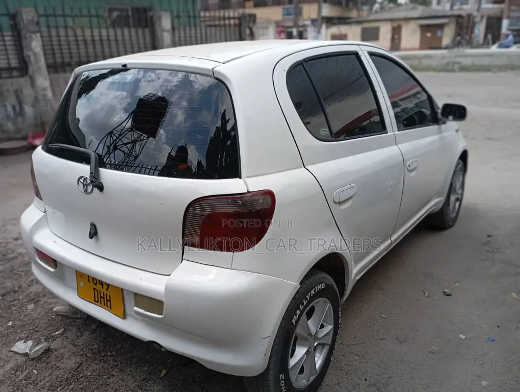 Toyota Vitz 2003 White