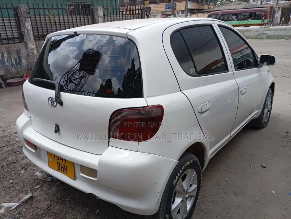 Toyota Vitz 2003 White