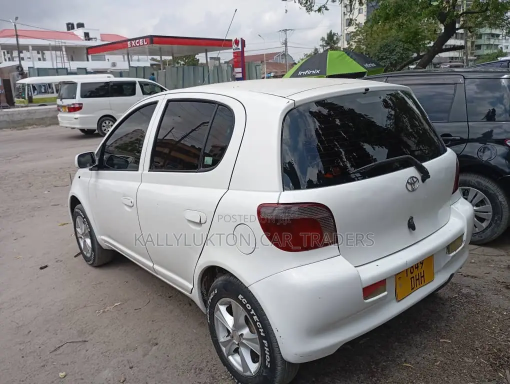 Toyota Vitz 2003 White