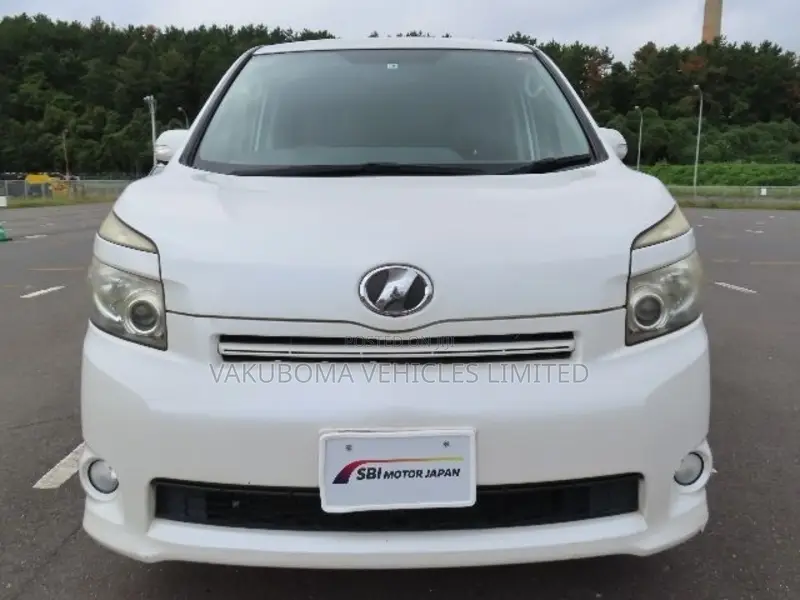 Toyota Voxy 2009 Pearl