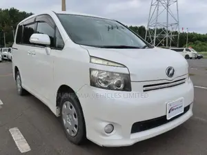 Toyota Voxy 2009 Pearl