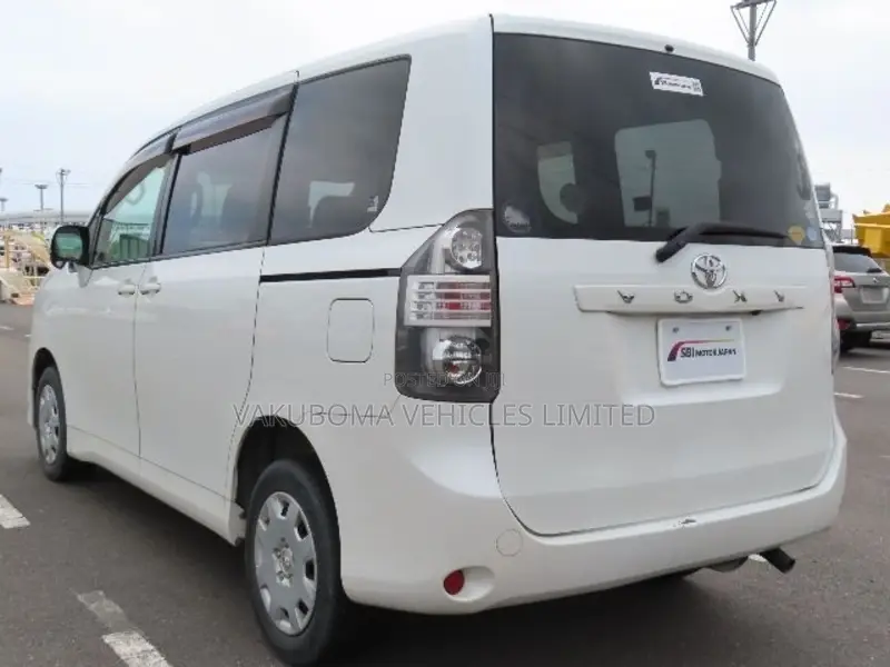 Toyota Voxy 2009 Pearl