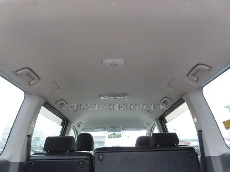 Toyota Voxy 2009 Pearl